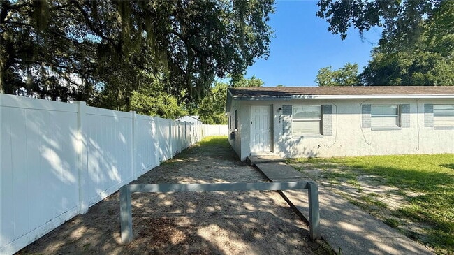 Photo - 205 Mill St