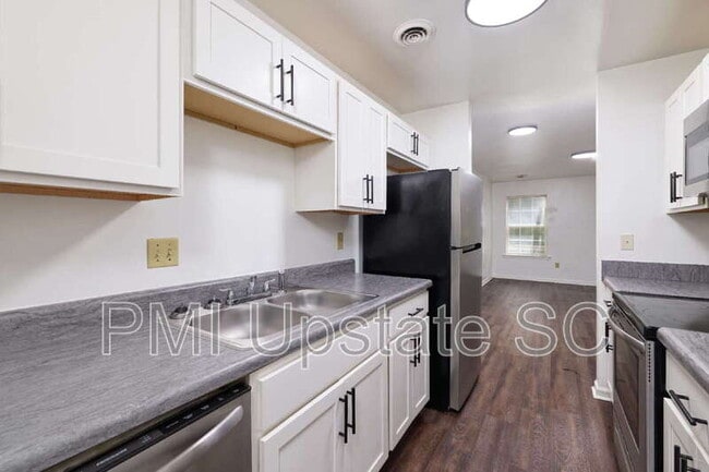 Photo - 111 Charlestowne Way Unit B
