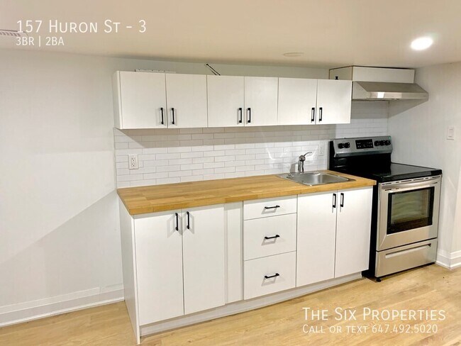 Photo - 3 Bed 1.5 Bath Renovated Lower Level Apartment Near UoFT Unité 3