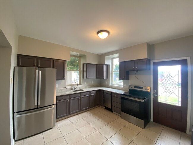 Building Photo - 1140 East Blvd Rental