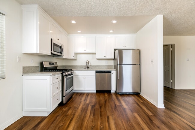 Building Photo - 2616 Mathews Ave