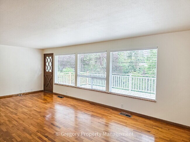 Photo - 4908 Dogwood Dr