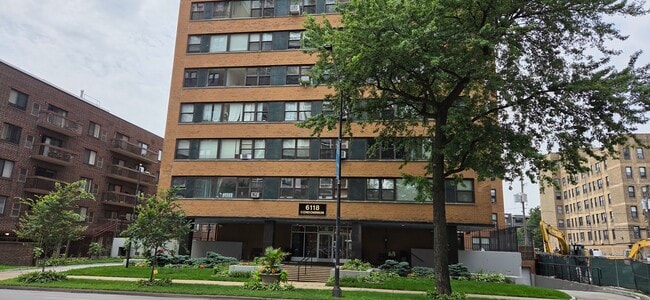 Building Photo - 6118 N Sheridan Rd Unit 208