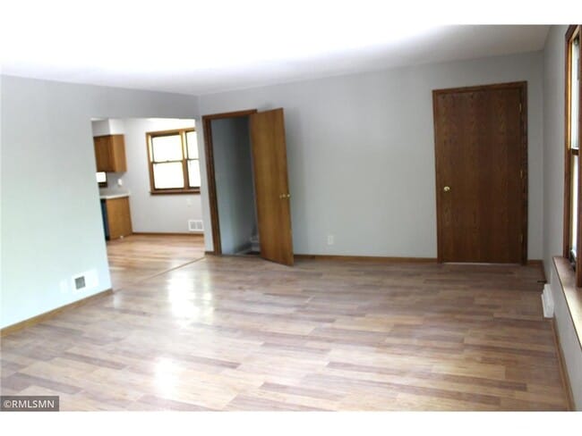 Photo - 747 Tuscarora Ave W