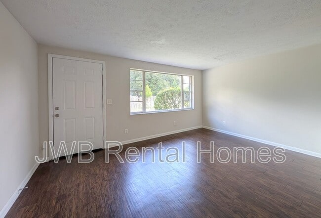 Photo - 5742 Newberg Ln