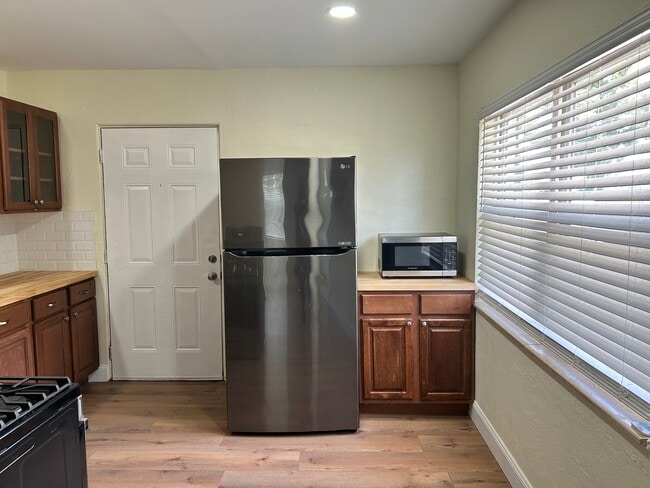 Photo - 827 40th St S