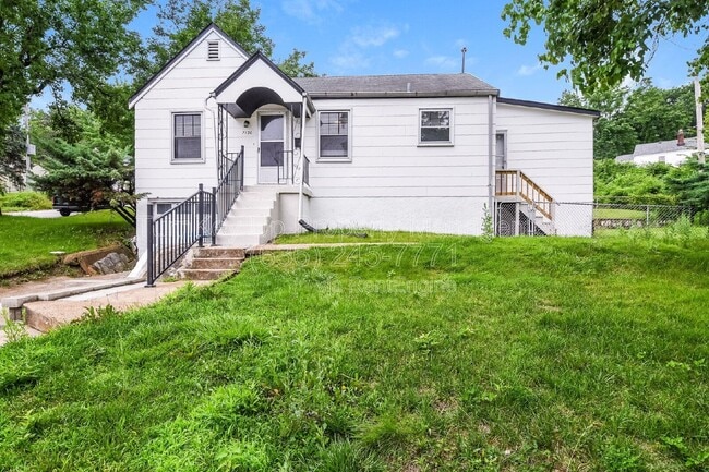 Building Photo - 7150 Manette Dr