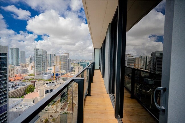 Building Photo - 398 NE 5th St Unit 2517