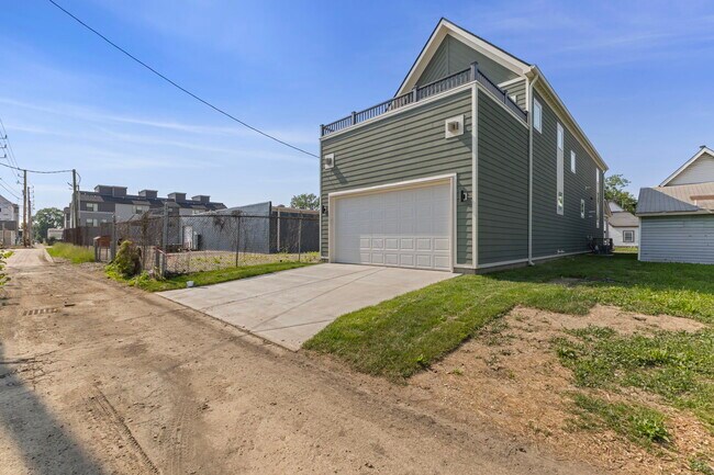 Photo - 1405 Deloss St