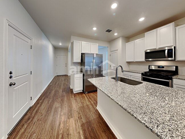 Photo - 421 Pebble Bend