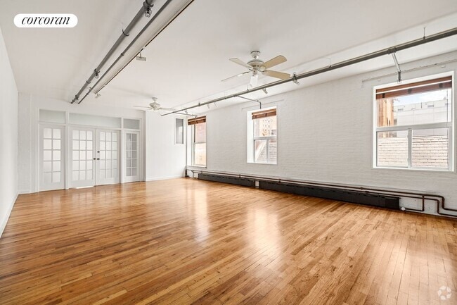 Building Photo - 405 E 13th St Rental