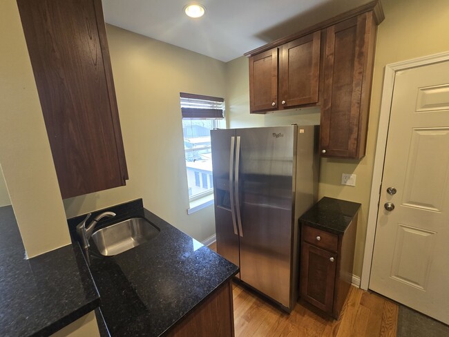 Building Photo - 56 Forest Ave Unit 3N