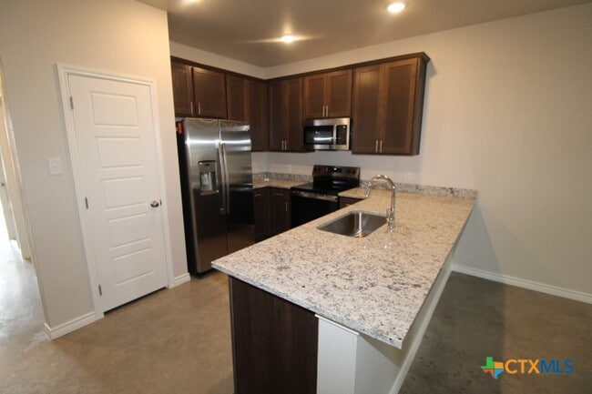 Photo - 640 Pacific Crest Trl