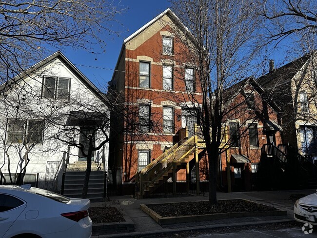 Building Photo - 2120 W Lyndale St Rental