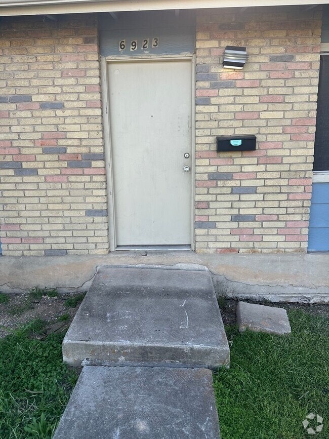 Building Photo - Brookview Duplexes "Where Peaceful Living ... Rental