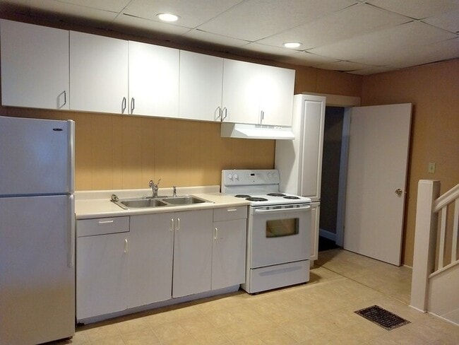 Photo - 3 Bedroom Duplex near Campus - Apply Today !!