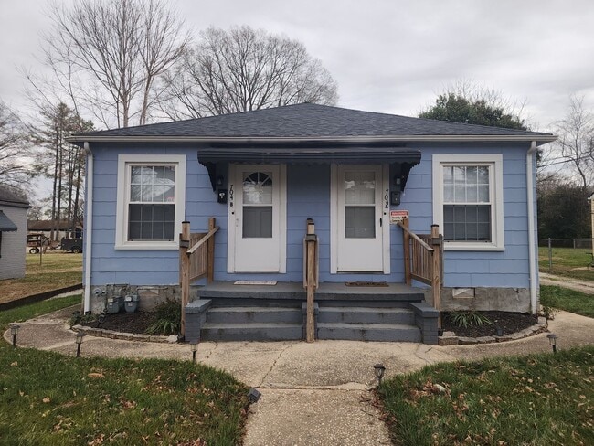 Building Photo - Left Side of Duplex