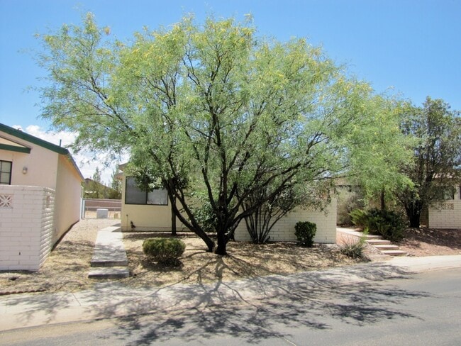 752 S Sunset Vista Dr
