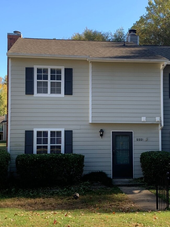 Building Photo - Lovely Heathstead 3 Bedroom Townhouse!