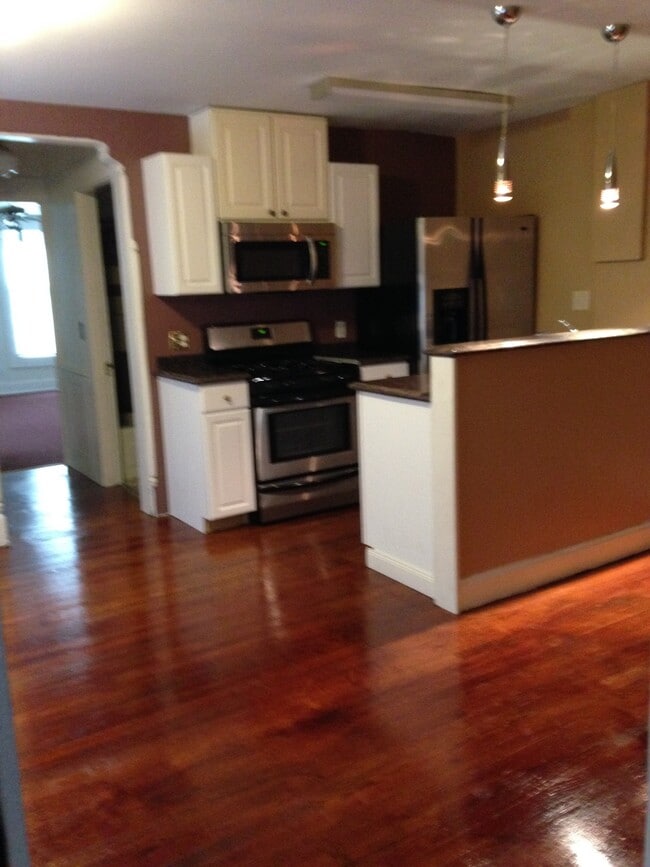 Building Photo - 2415 Vine St Unit 2415 Vine Street APT 2