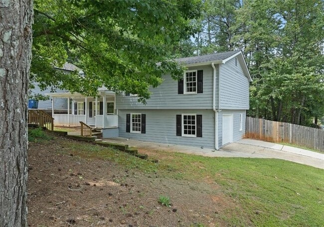 Building Photo - 1301 Daniel Ln