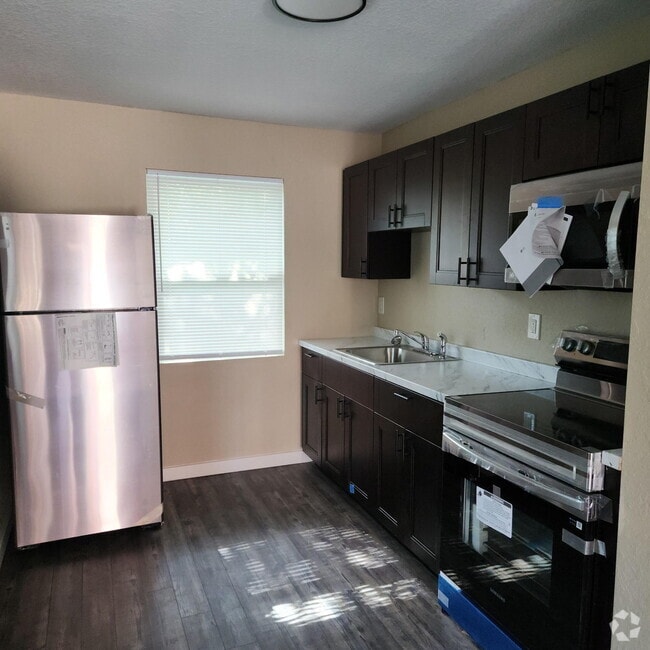Building Photo - 225 NW 12th Ct Rental