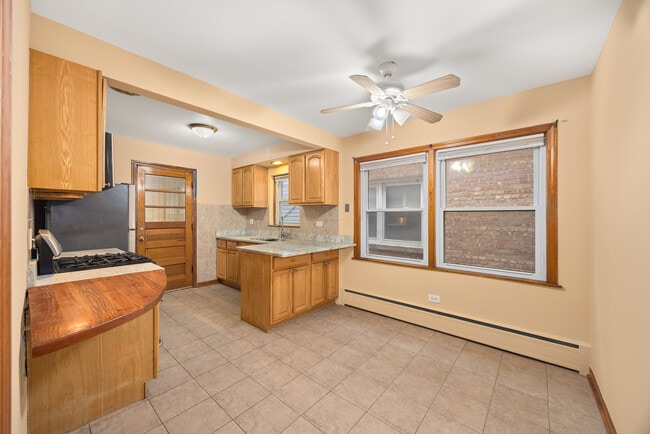 Photo - 5748 W Montrose Ave