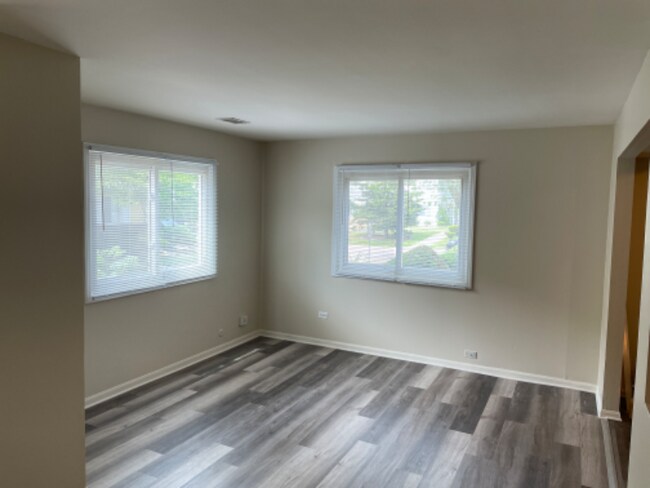 Photo - 10S421 Echo Ln Unidad 2F