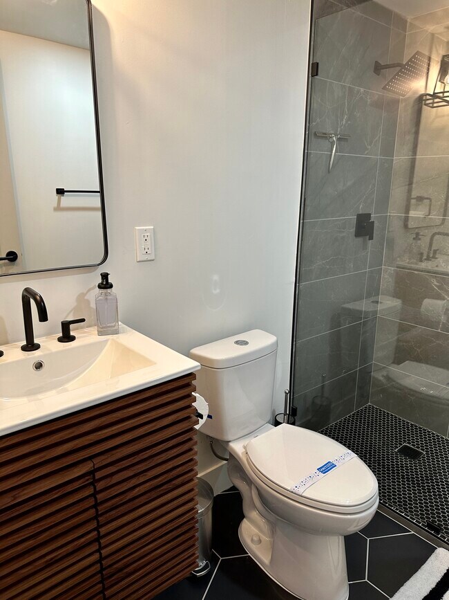 Photo - 326 N 17th Dr