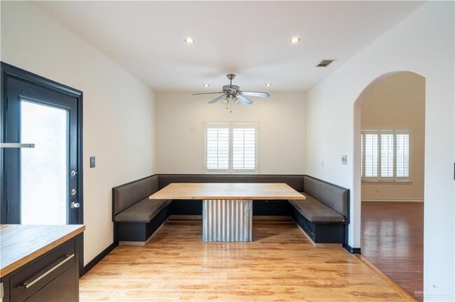 Photo - 11 Black Oak Ln