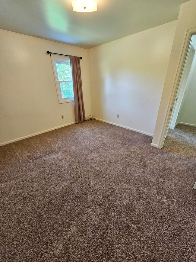 Photo - Two Bedroom Duplex Near BG High School