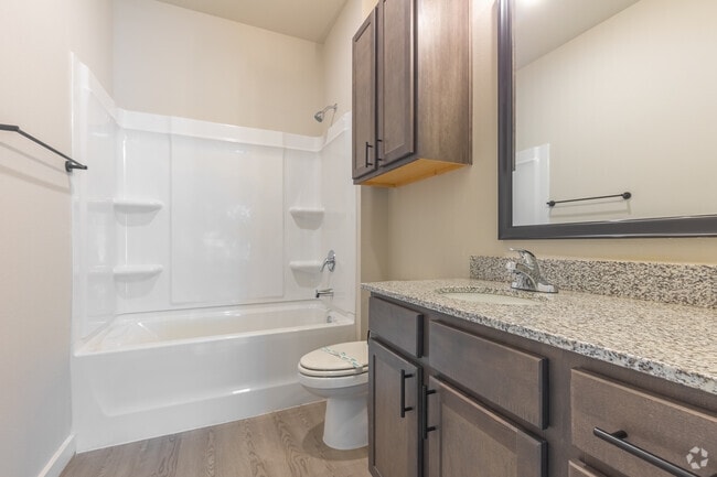 3BR, 2BA - 1,401SF - Primary Bathroom