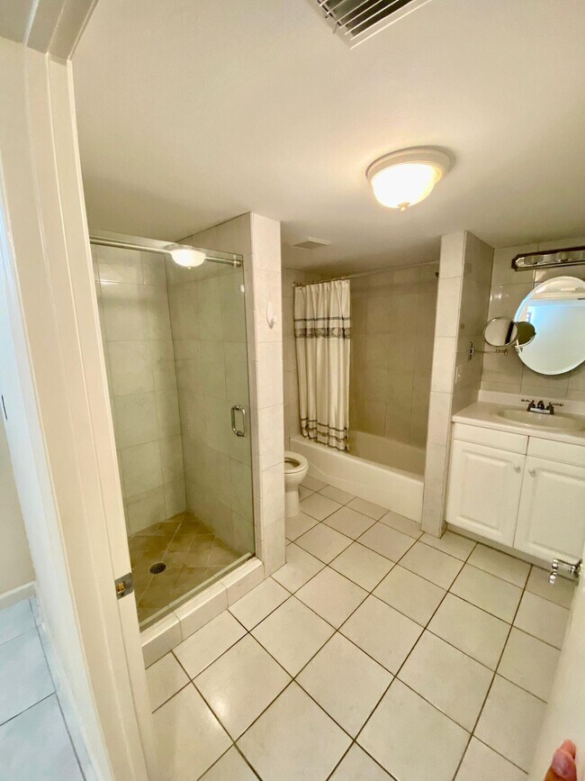 5900 Camino Del Sol Unit 206