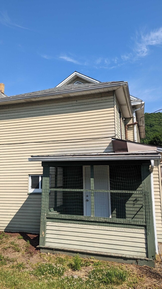 Photo - 415 W Front St