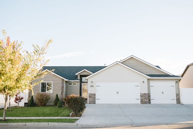 Photo - 1891 Kinghorn Rd