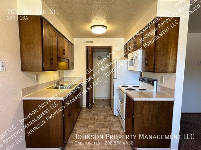 Photo - 703 NW 7th St