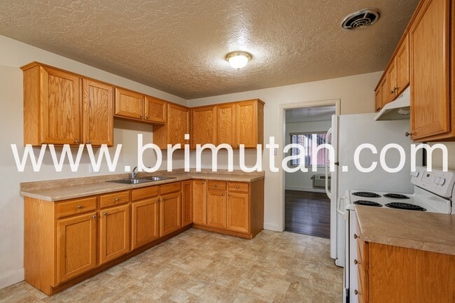 Photo - 2241 E Laney Ave