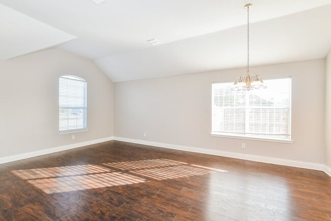 Photo - 2063 Faircrest Trail