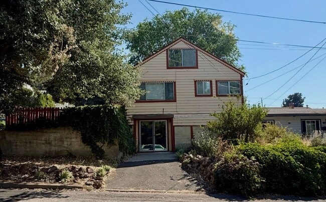 Building Photo - 2036 Lavey St
