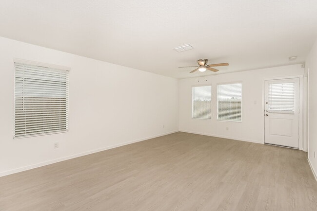 Photo - 201 Sycamore Pl