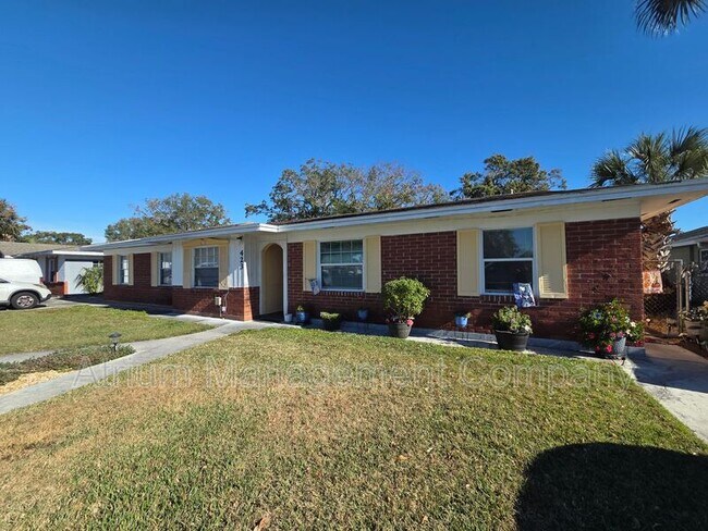 Photo - 423 Duchess Ct