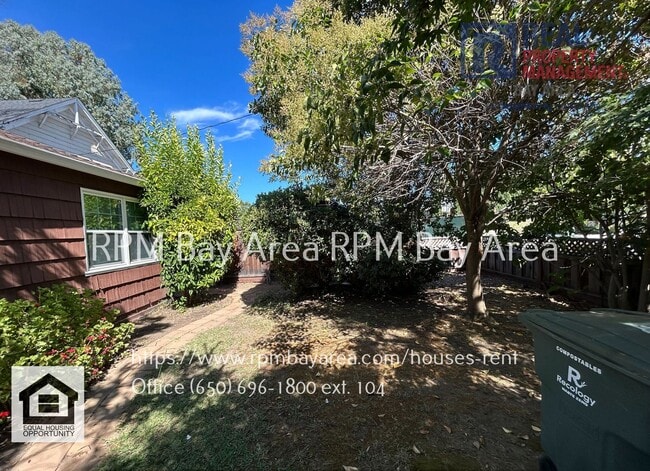 Photo - Spacious and Classic Home in Mountainview ...