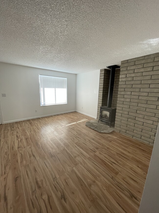 Photo - 2075 NE Holliday Ave
