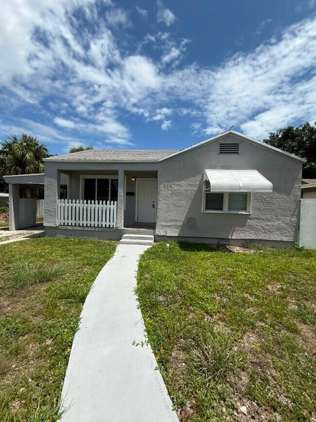 Photo - 933 30th Ct