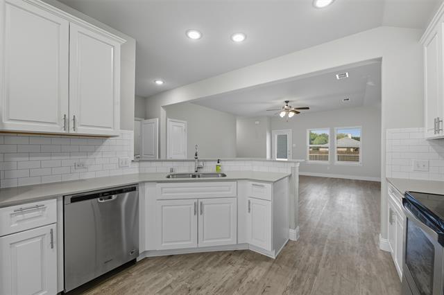 Photo - 3205 Armstrong St