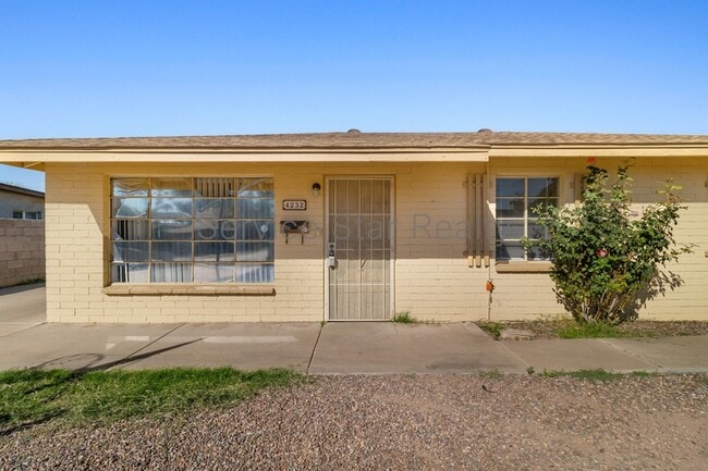 Photo - 4232 N 33rd Dr