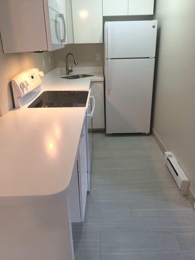 Avon Colonial Manor Apartments Avon, CT