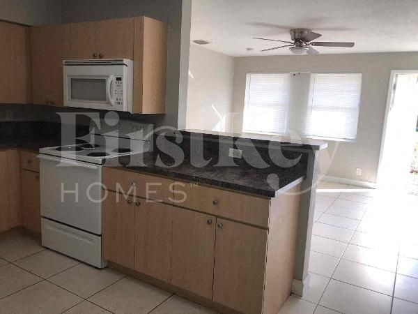 Photo - 4951 SW 16th St