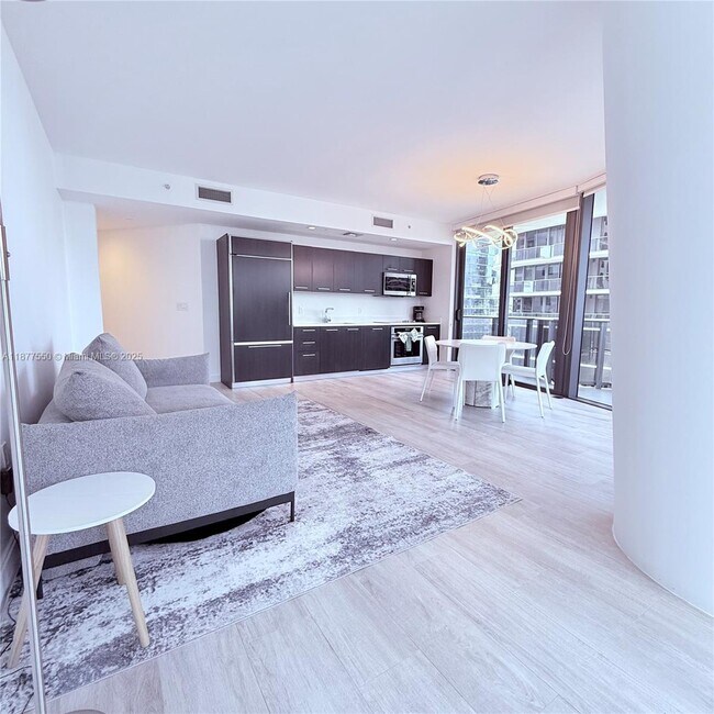 Building Photo - 55 SW 9th St Unit 3903 Rental