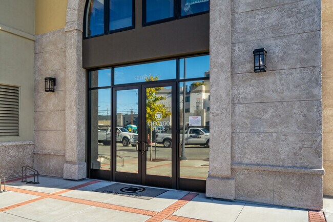 Retail Chicago Title - 1001 Laurel St